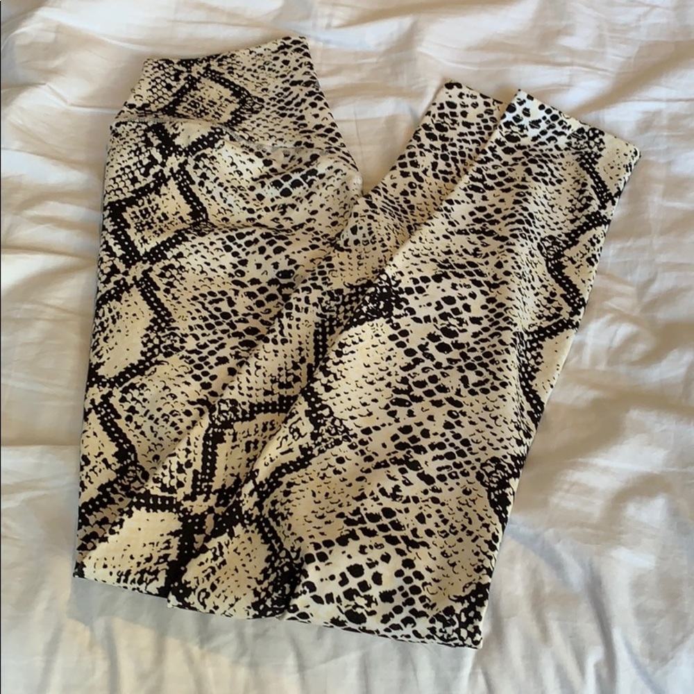 Balance athletica leggings python